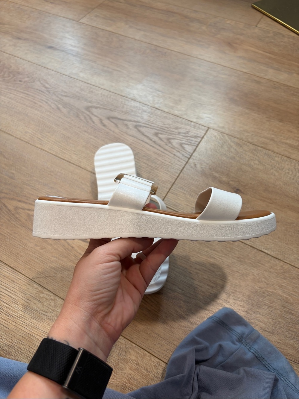 Italian Shoemakers White Platform Slide Sandals Gold Buckle Comfort Slides 6.5 - Picture 7 of 7